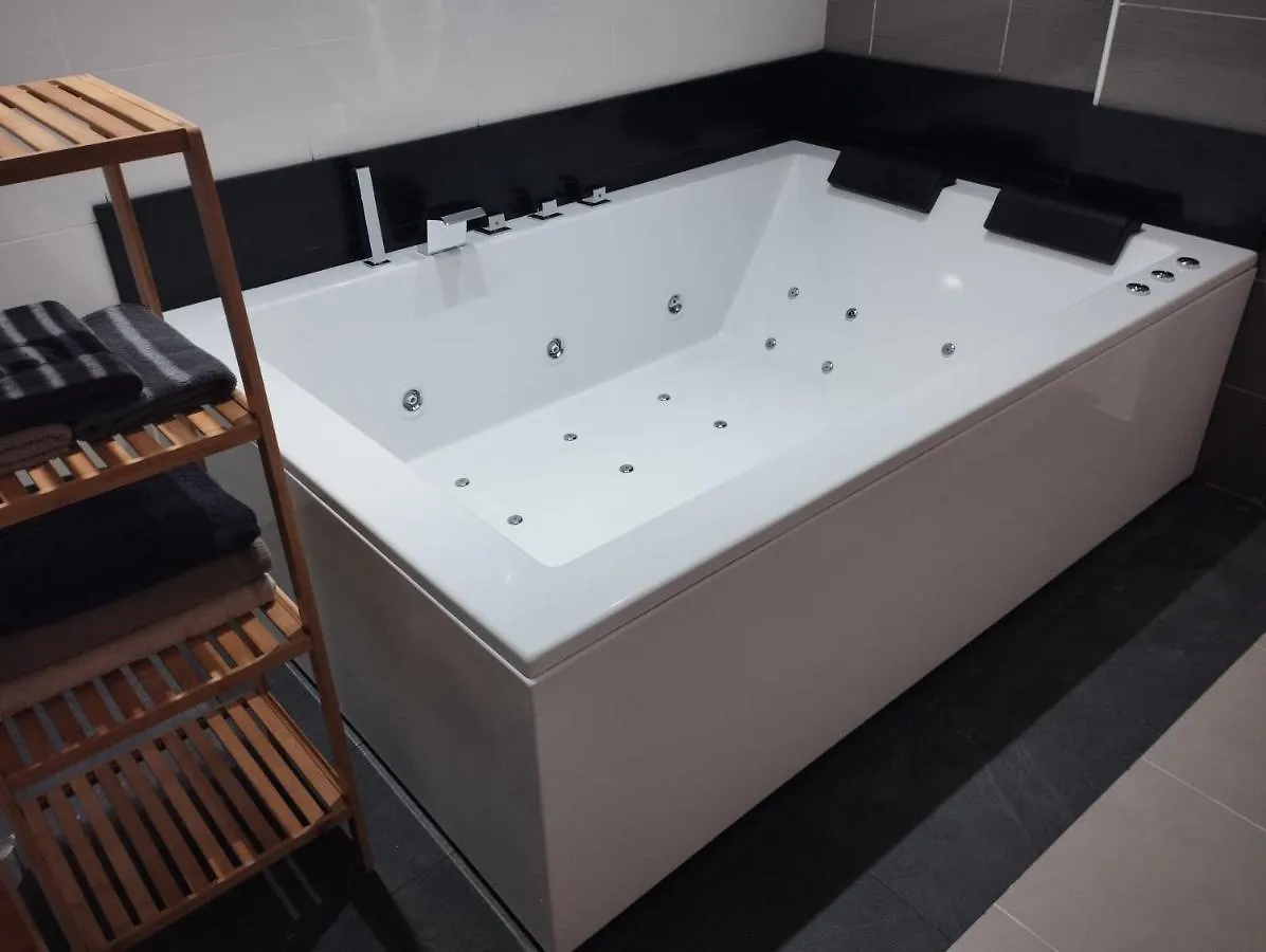 Apartamento Atico con hidromasaje, terraza y piscina Amposta